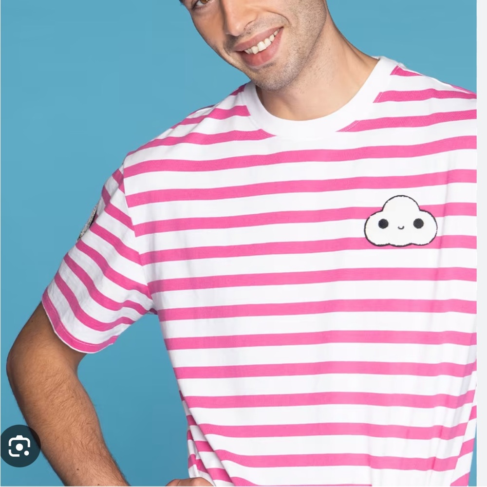 GUESS X FRIENDS WITH YOU STRIPED LOGO PATCH T-SHIRT
